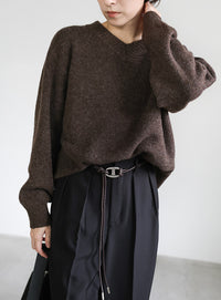 シンプルVネックニット