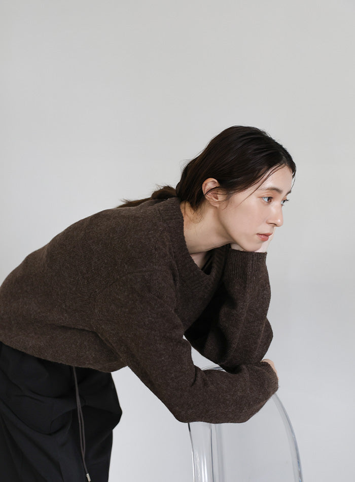 シンプルVネックニット