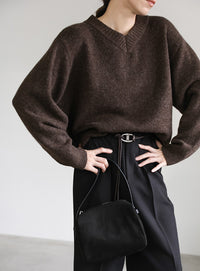 シンプルVネックニット