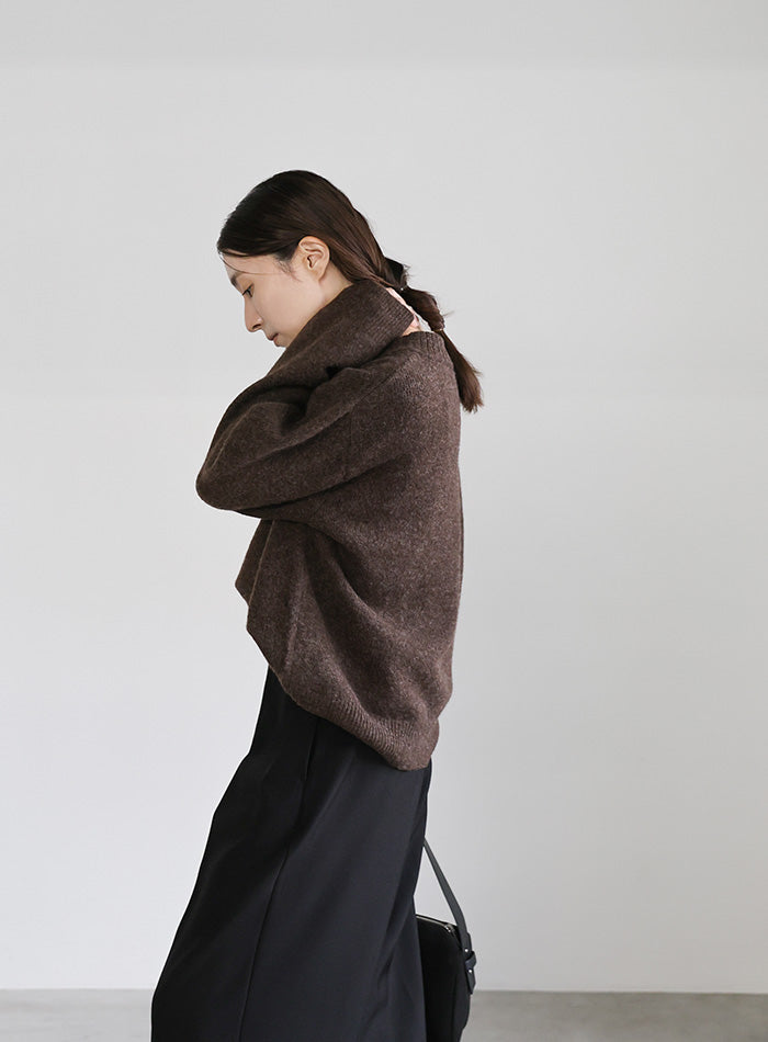 シンプルVネックニット