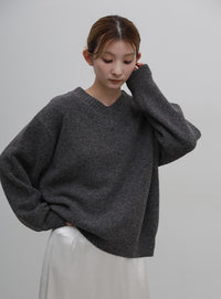 シンプルVネックニット