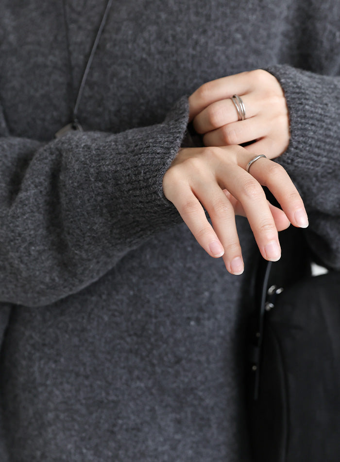 シンプルVネックニット