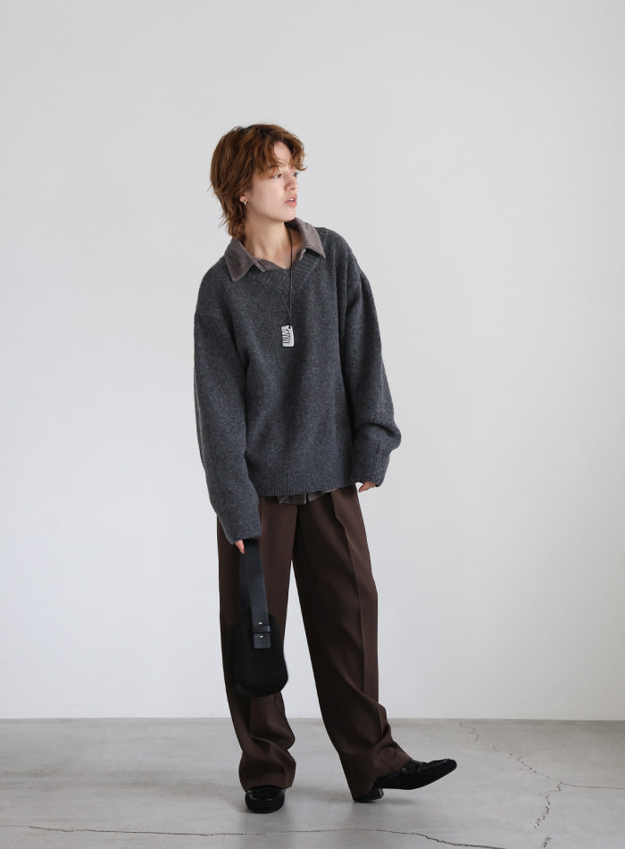 シンプルVネックニット