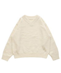 シンプルVネックニット