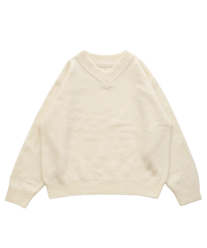 シンプルVネックニット