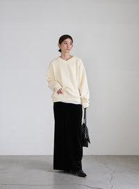 シンプルVネックニット