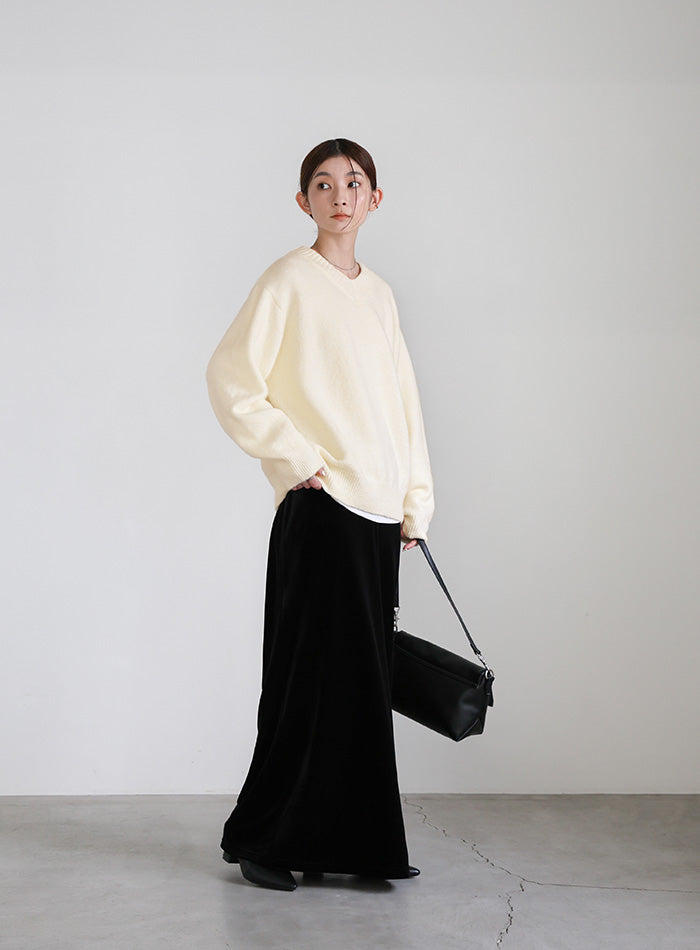 シンプルVネックニット