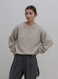 シンプルVネックニット