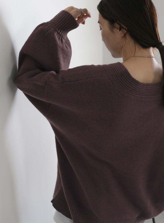 Vネックボリュームスリーブオーバーニット