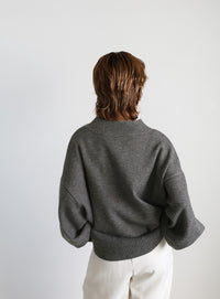 Vネックボリュームスリーブオーバーニット