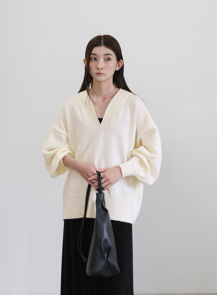 Vネックボリュームスリーブオーバーニット