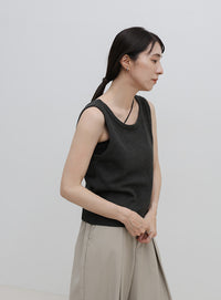 バックオープンニットベスト