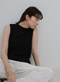 リネンライククルーネックノースリーブニット