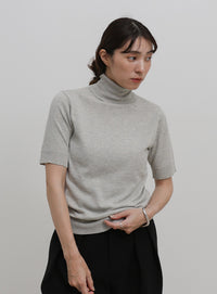 コンパクトハイネックシンプルニットトップス