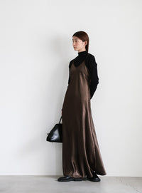 サテンフレアキャミワンピース