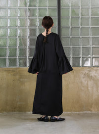 【オケージョン/結婚式】スリットスリーブVネックワンピース