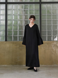 【オケージョン/結婚式】スリットスリーブVネックワンピース