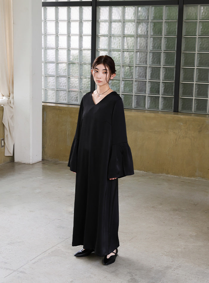 【オケージョン/結婚式】スリットスリーブVネックワンピース