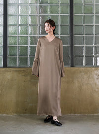 【オケージョン/結婚式】スリットスリーブVネックワンピース