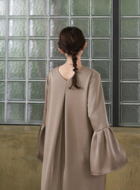 【オケージョン/結婚式】スリットスリーブVネックワンピース