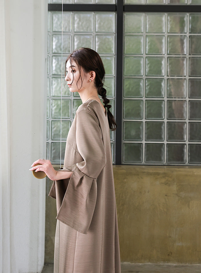 【オケージョン/結婚式】スリットスリーブVネックワンピース