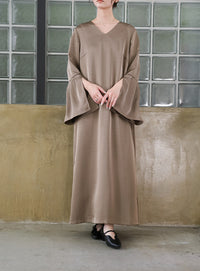 【オケージョン/結婚式】スリットスリーブVネックワンピース