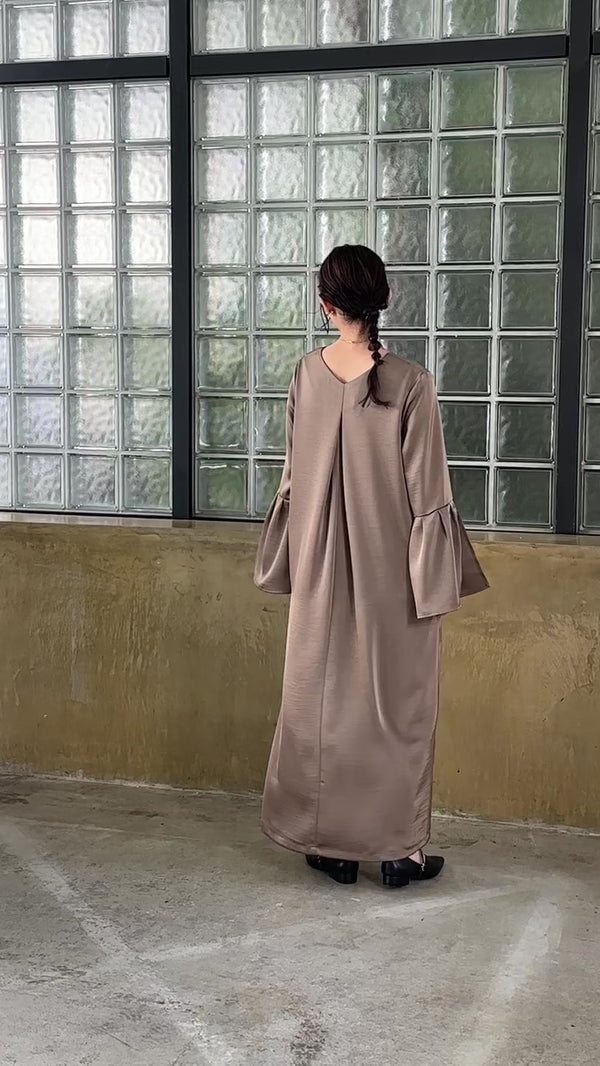 【オケージョン/結婚式】スリットスリーブVネックワンピース