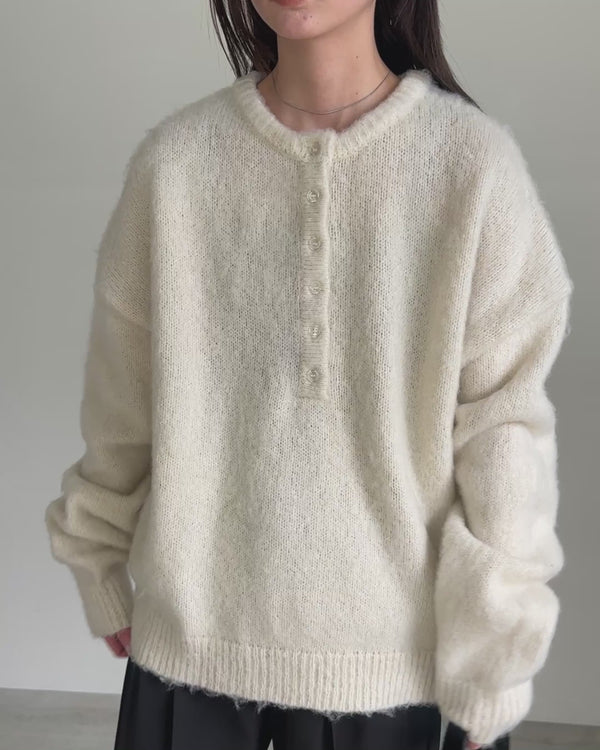 ウールタッチヘンリーネックオーバーニット