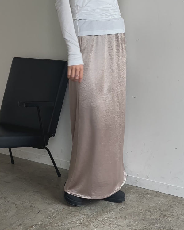 サテンセミフレアスカート