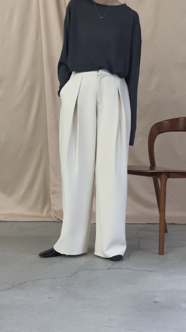 ルーズシルエットディープタックパンツ