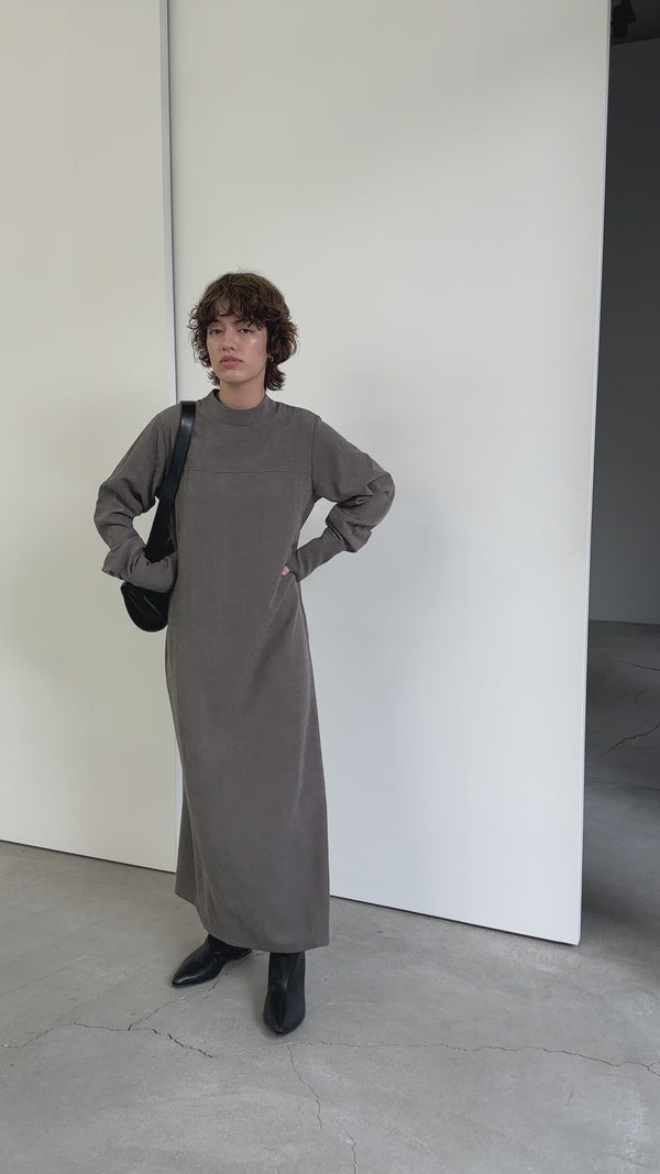 ピーチスキンプチハイネックワンピース