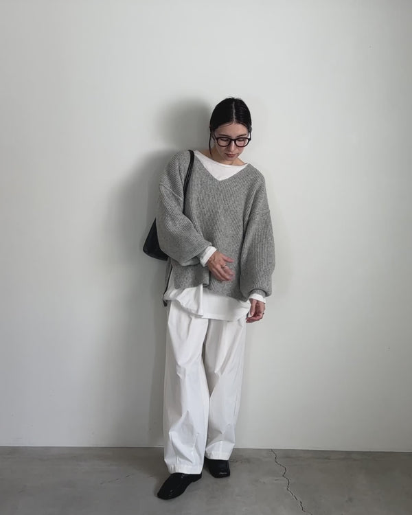 Vネックオーバーサイズニット