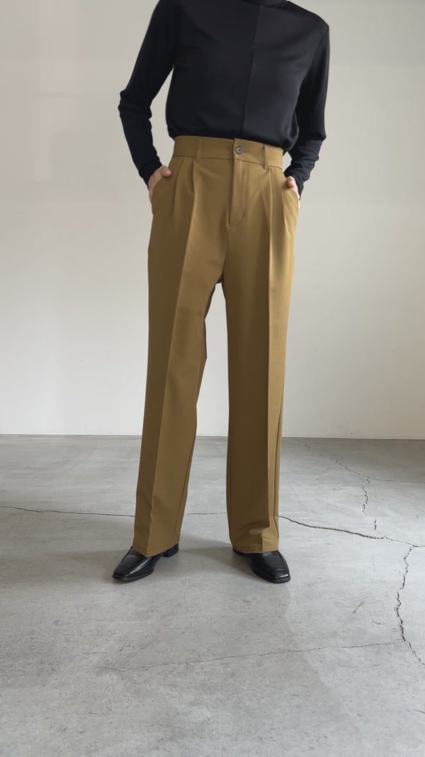 センタープレスストレートスラックス