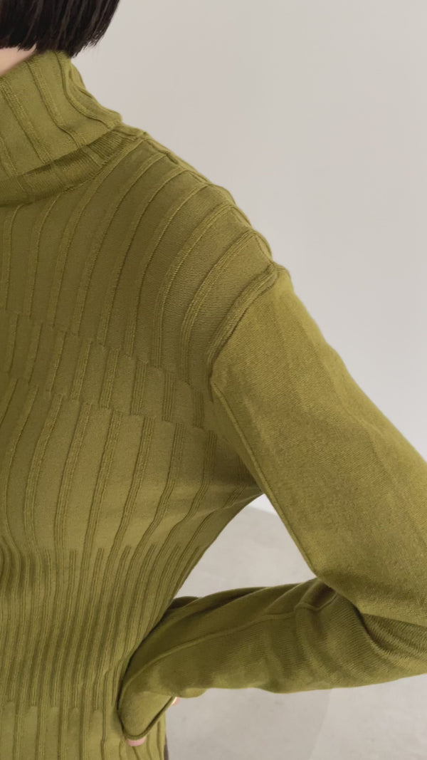 ランダムリブタートルニット