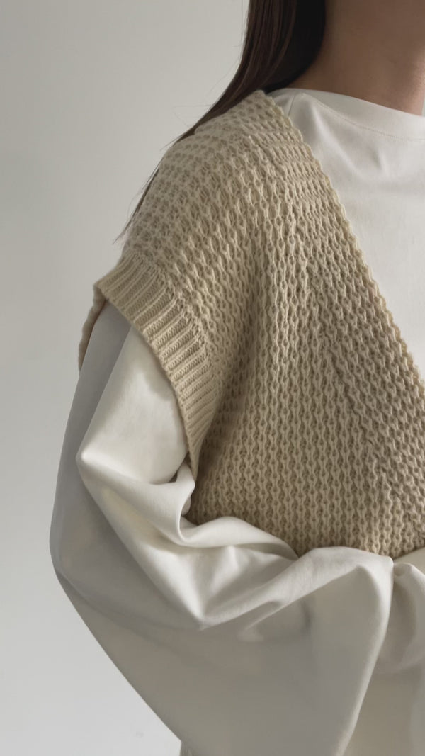 ワッフル編みVネックニットベスト