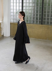 【オケージョン/結婚式】スリットスリーブVネックワンピース