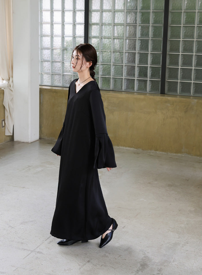 【オケージョン/結婚式】スリットスリーブVネックワンピース