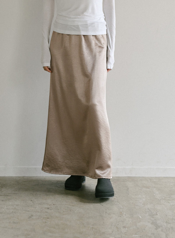 サテンセミフレアスカート
