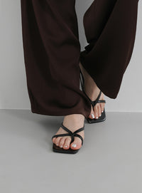 ワイドスクエアトングローヒールサンダル