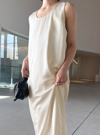 ラウンドネックサテンロングワンピース【セットアップ対応】【by SON】