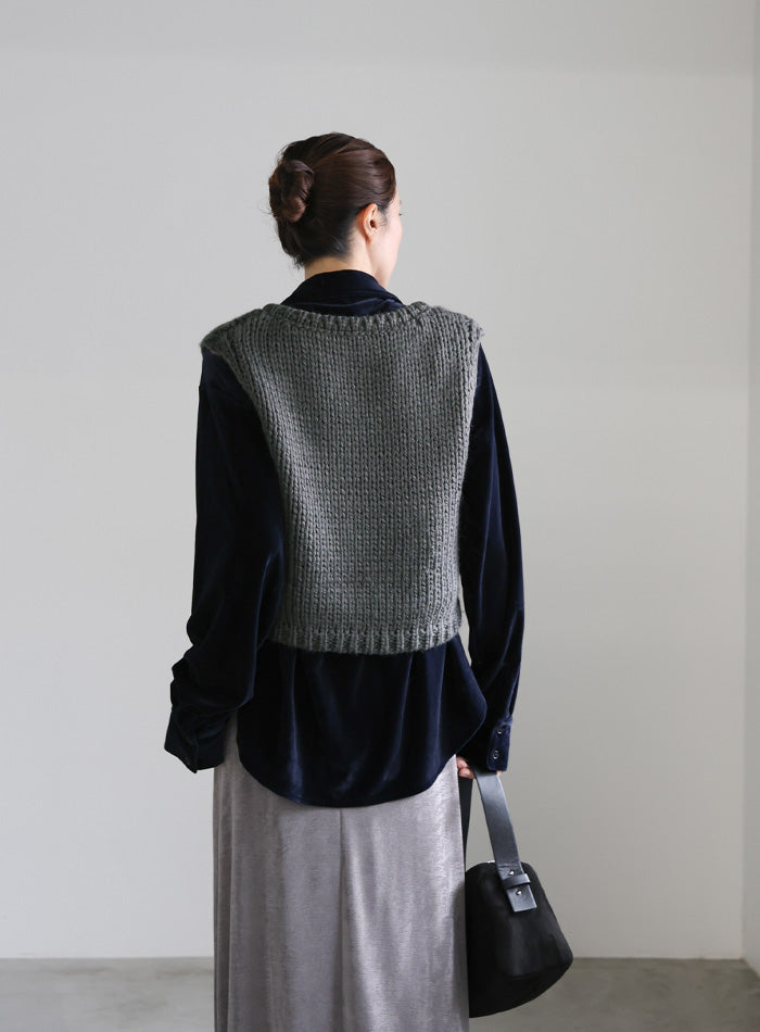 ロービングVネックベスト – SELECT MOCA