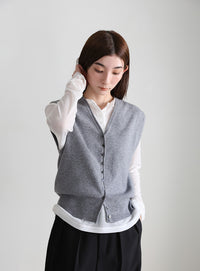 コンパクトVネックニットベスト