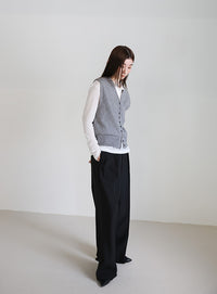 コンパクトVネックニットベスト