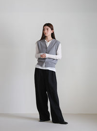 コンパクトVネックニットベスト