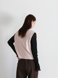 コンパクトVネックニットベスト