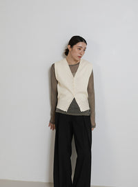 コンパクトVネックニットベスト