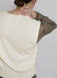 コンパクトVネックニットベスト