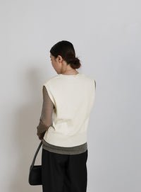 コンパクトVネックニットベスト