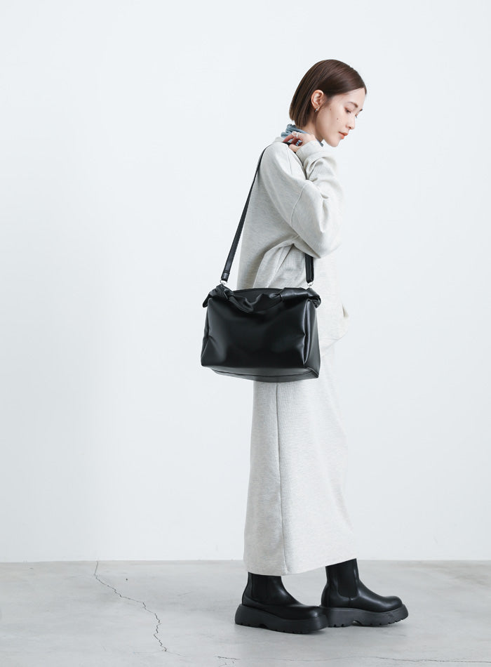 フェイクレザースクエアショルダーバッグ【SALE】