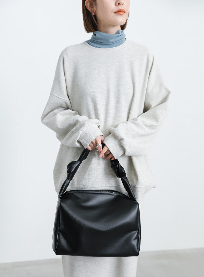フェイクレザースクエアショルダーバッグ【SALE】